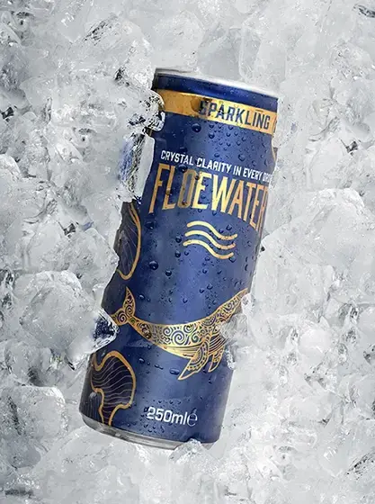 FloeWater duplán-szűrt szénsavas ivóvíz, 250 ml tálca